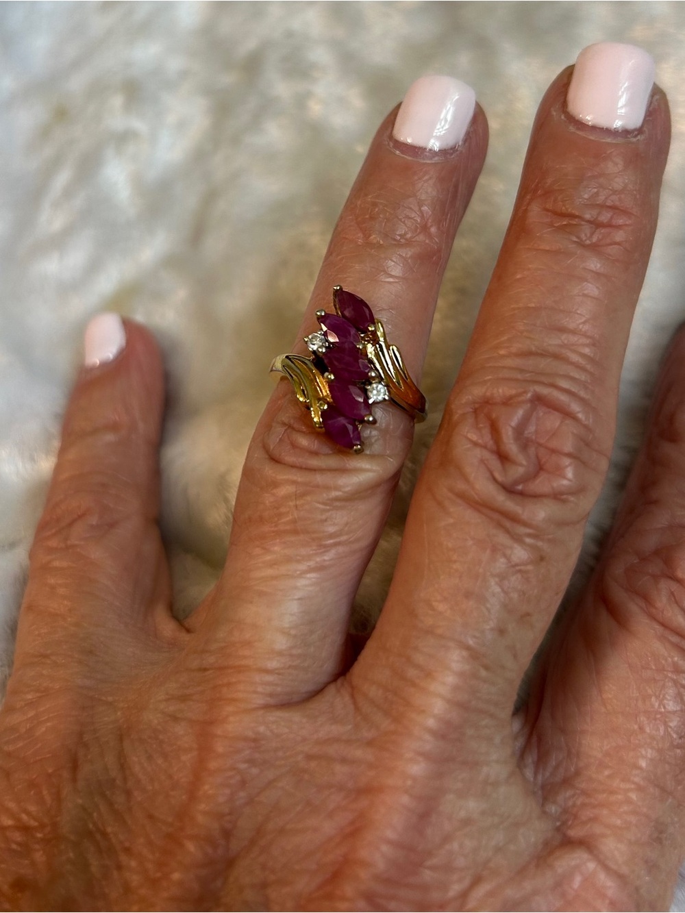 ๐VTG Gold Ring with Pink/Red Marquise Stones and Clear Accents